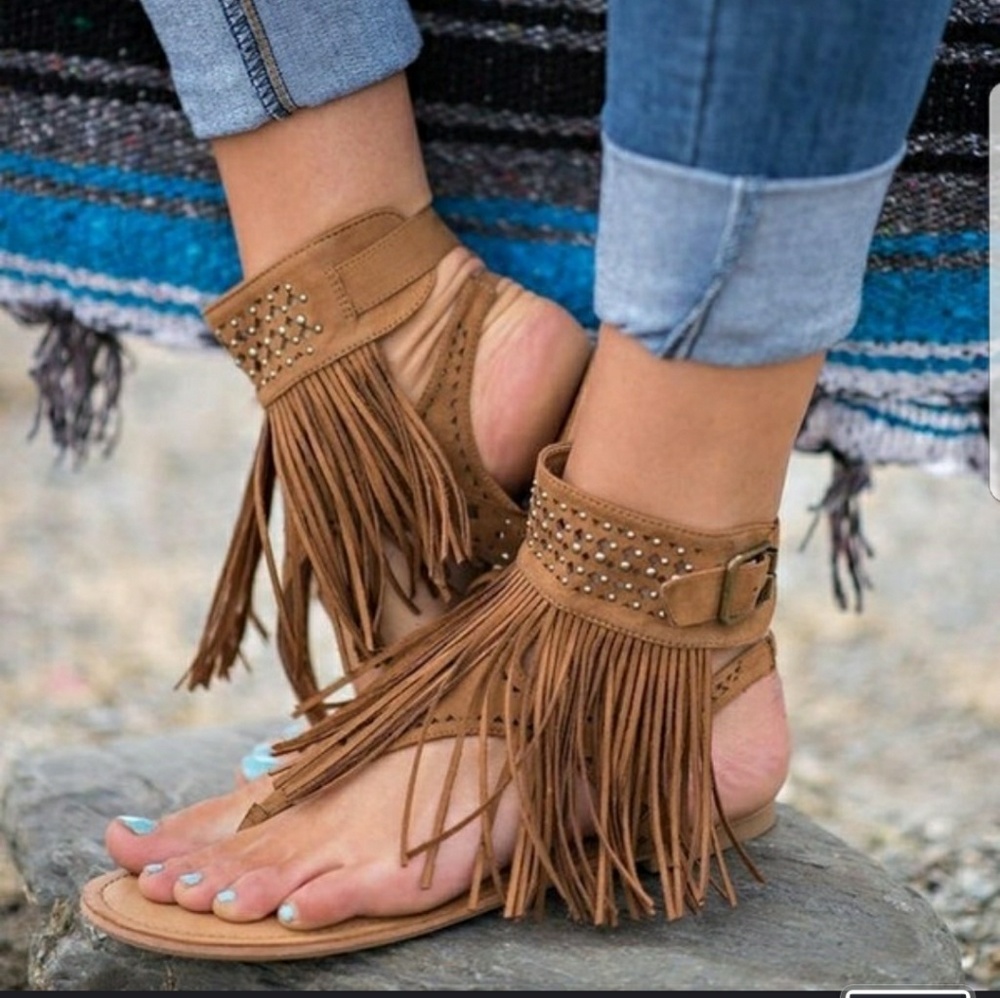 "Samora" tan sandals